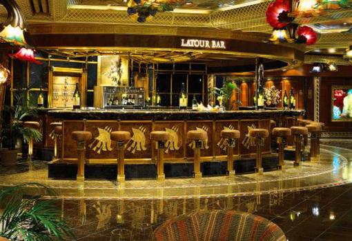 El lujoso Latour Bar, donde sirven los mejores vinos a bordo